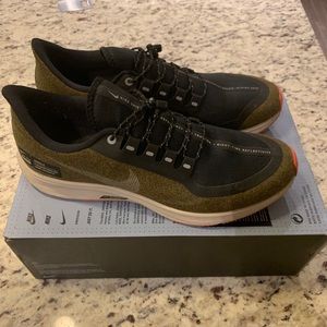 Nike Air Zoom Running shoe! Waterproof size 10.5